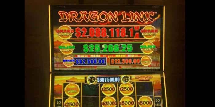 ผู้ชายห่อรถของเขาด้วยดีไซน์ของ Dragon Link, เกมโปรดของเขา