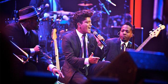 Bruno Mars เปิดเผยวันที่เมื่อเขาเข้าใกล้การแสดงครั้งที่ 100 ในถนนลาสเวกัส