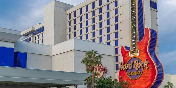 ผู้ชายยื่นดำเนินการคดีต่อ Hard Rock Biloxi หลังเก้าอี้แตกที่เครื่องสล็อต