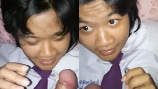 น้องนักเรียน หัดโม๊คควย ติดอาย แต่ก็อมให้จนน้ำแตก พ่นใส่ตัว